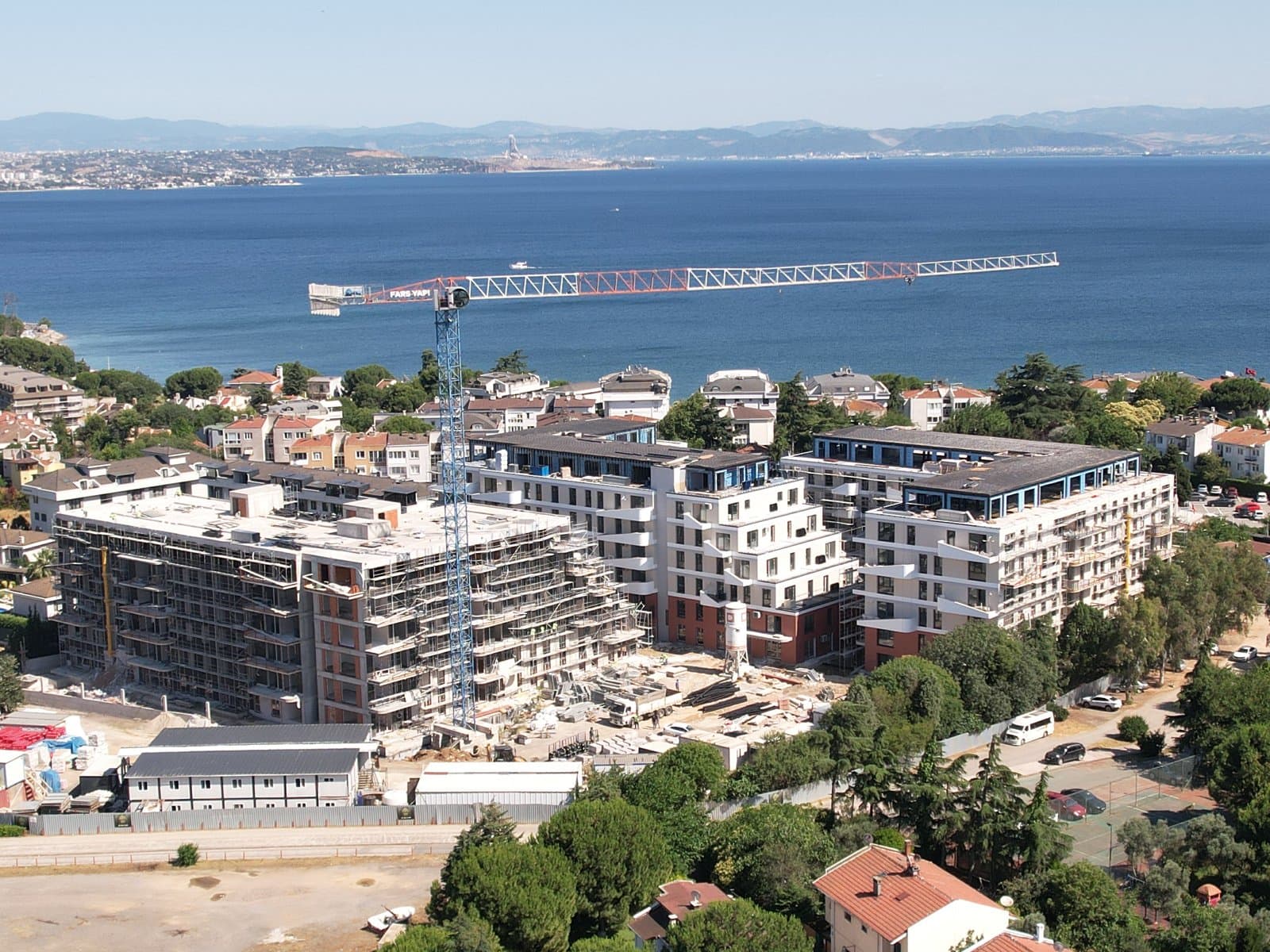 Fars Lotus Garden şantiyesi, kule vinci ve Marmara Denizi, havadan